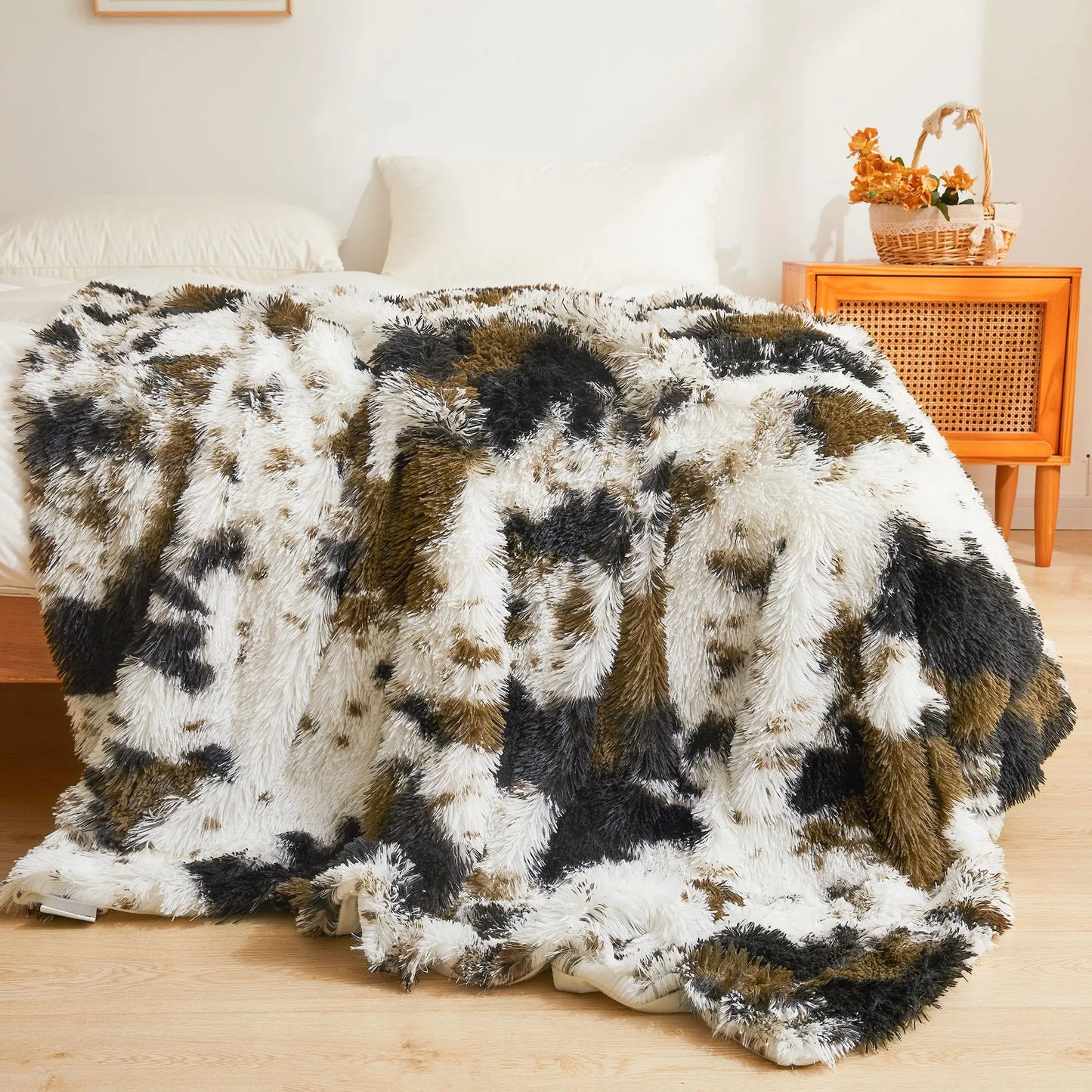 XeGe Luxury Faux Fur Throw Blanket Soft Cow Print Big Fluffy Bed Blanket Shaggy Plush Decorative Couch Blanket Cute Furry Animal Print Fuzzy Blanket for Bedroom Living Room Cow Brown 60x90
